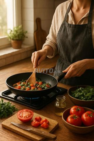 Femme de ménage et nounours et la cuisine