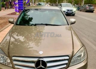 مرسيدس-بنز 220 بنزين يدوي 2008 في فاس