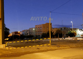 Lot Rez de chaussé plus deux étages Commercial