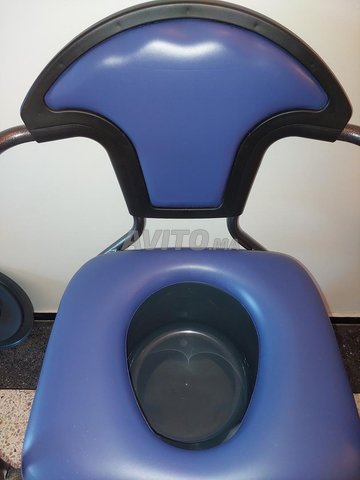 Chaise toilette médical robuste et stable