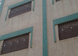 Grand garage et 4 étages