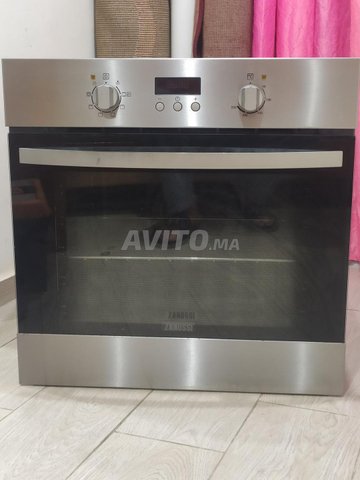 فرن كهربائي مدمج زانوسي