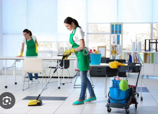 عاملة منزل و مربية و الطبخ