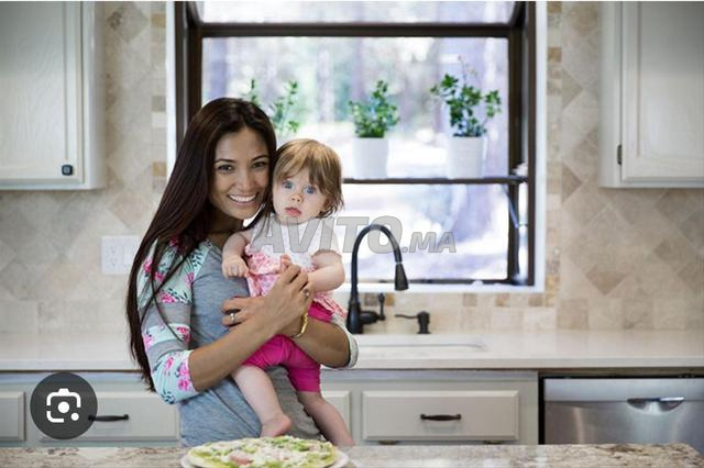 عاملة منزل و مربية و الطبخ