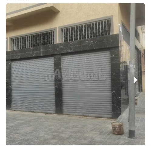 محل للايجار بمساحة 25 متر مربع مع 2 ستائر