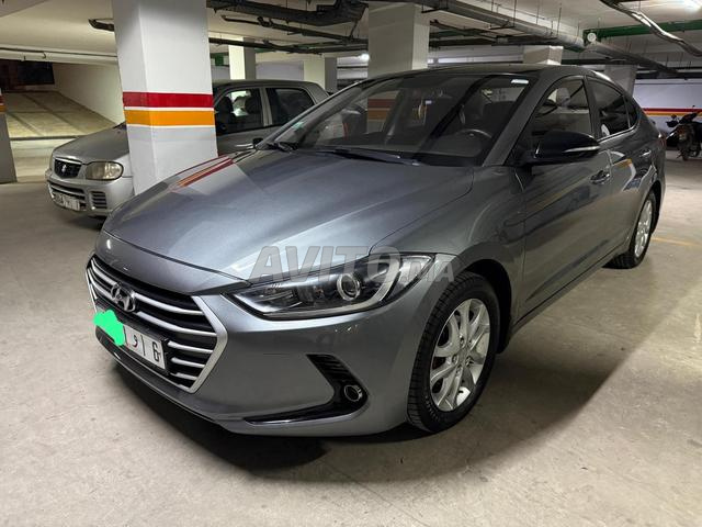 Hyundai Elantra Diesel Manuelle 2017 à Casablanca - 2