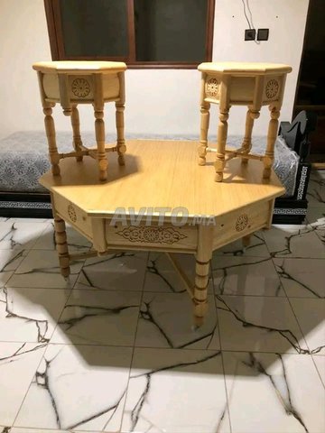Grande table et deux tables de chevet en bois