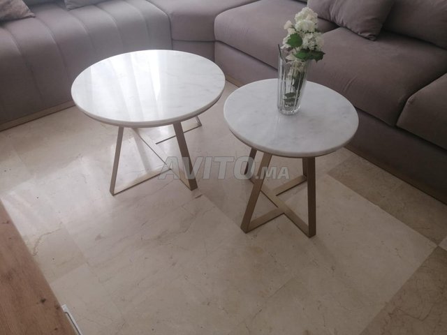 طاولة من الرخام