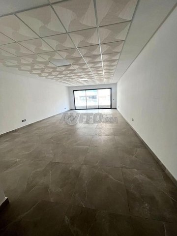 CMN-AI-1048 - مكتب للإيجار في روش نوار