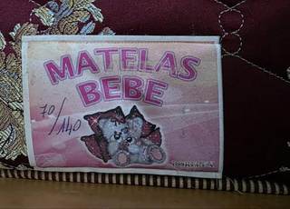 سرير أطفال من الخشب الصلب - حالة جيدة جدًا