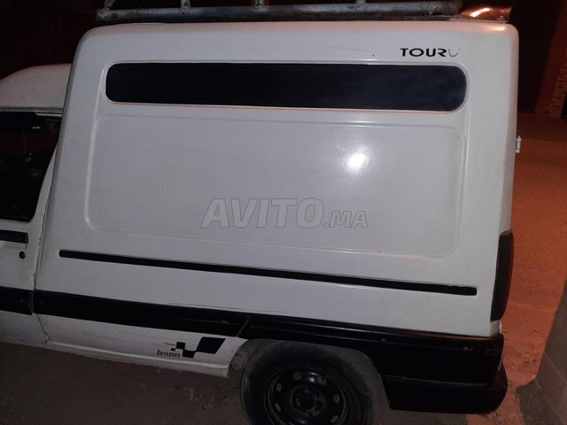 Renault Express avec café mobile pour ceux qui veulent travailler à leur compte