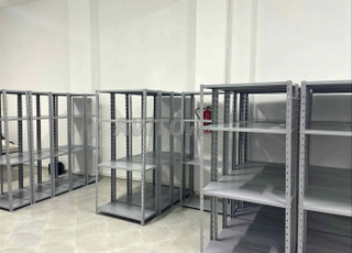 Rayonnage métallique – Stockage solide et pratique