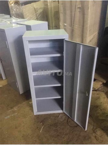 Armoire en Métal porte battantes Design Pratique