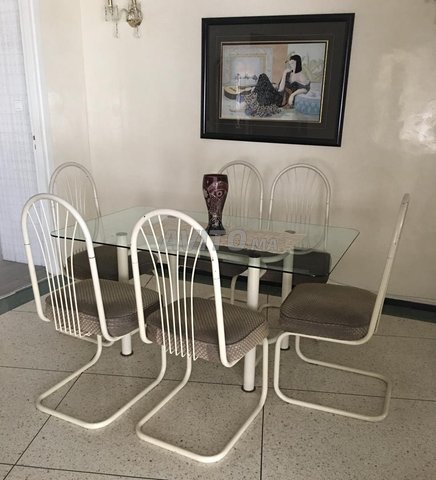 طاولة طعام مع 6 كراسي