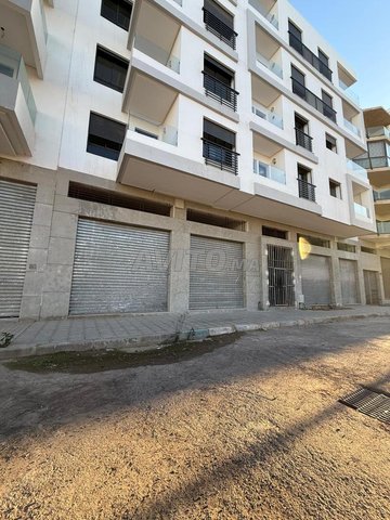 Magasin 22 m Neuf Haut Standing à Vendre