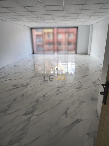 مكتب بلاتو متميز للإيجار في قلب كيليز