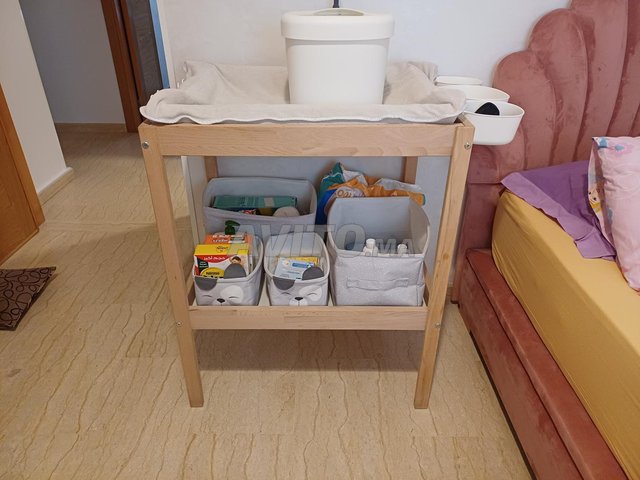 طاولة ومرتبة تغيير