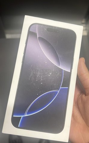 iPhone 16 أسود مع ضمان لمدة سنة