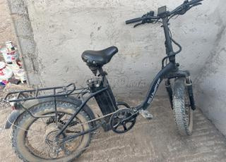 دراجة كهربائية مع مسرع