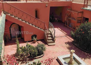 maison traditionnelle en pisé dans oasis