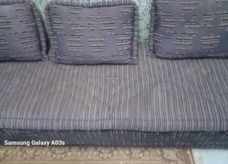 Salon encore en bon état, 4 seddars, 4 chaises, 16 coussins