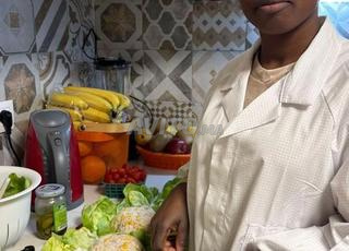 مربية تنظيف مطبخ حارس مريض