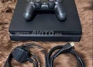 PS4 SLIM 1TB avec 2 manettes