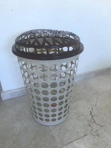 Panier à linge avec couvercle – Bon état