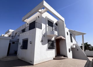 À Louer- Superbe Villa vide de 400m- ilighe