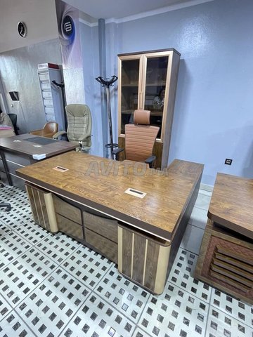 مكتب مدير من الخشب الصلب بفخامة وجودة عالية