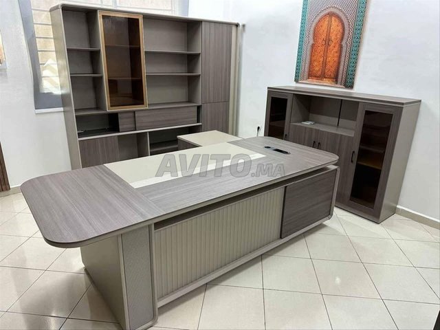 مكتب إداري فاخر بتصميم راقي و إحترافي