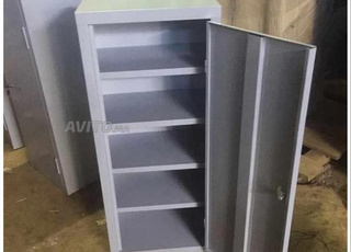 Armoire en métal porte battantes design pratique