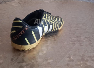 Chaussure de football Adidas Taille 38