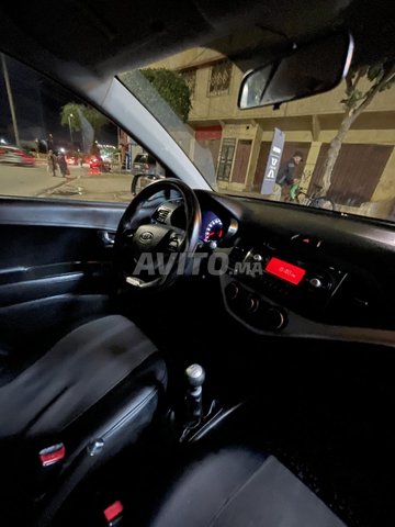 كيا بيكانتو بنزين يدوية 2011 في مكناس