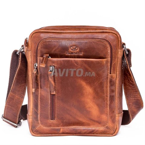 حقيبة جلد رجالية بحمالة كتف