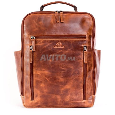 حقيبة ظهر جلد طبيعي للكمبيوتر المحمول.