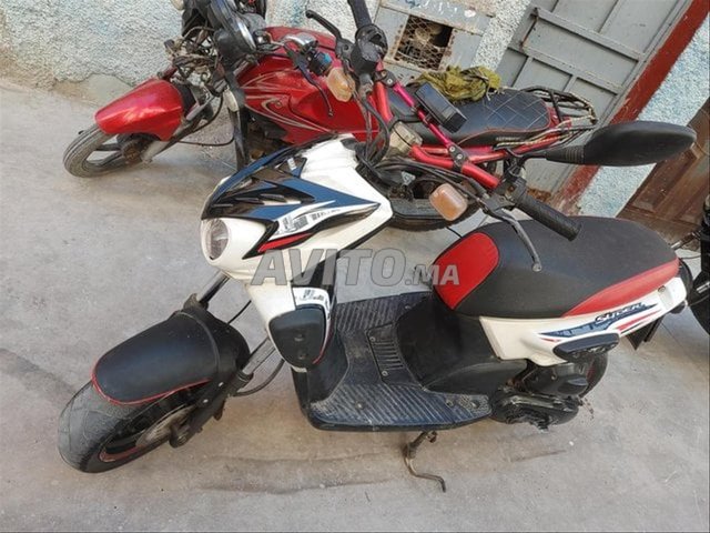 Yamaha stunt slider standard 49Cc Modèle 2015