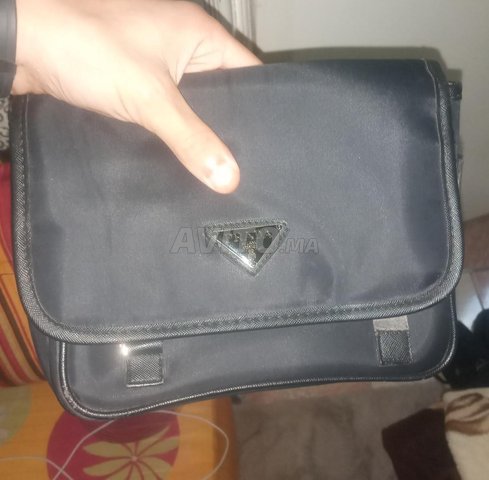 حقيبة برادا رجالية سوداء أصلية