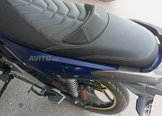 Moto Sprin encore neuve, bienvenue à ceux qui la veulent