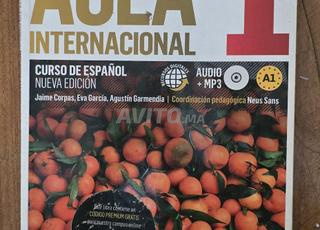 aula 1 y 2 مع قرص مضغوط بحالة جيدة جدا