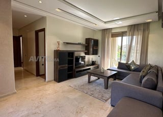 Studio à côté de la gare de train