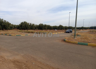 Terrain de villa à vendre à Beni Mellal, superficie 313, 3 façades