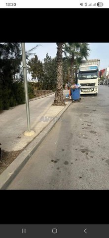 أرض 550 متر مربع عنوان R5 واجهتين طريق 20 كزناية