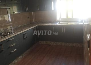 شقة للبيع على طريق عين الشقف