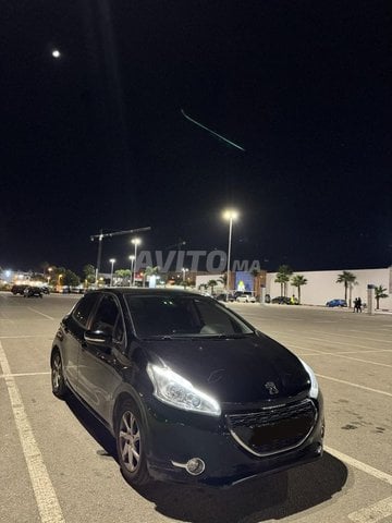 بيجو 208، يد أولى، نظيفة جداً