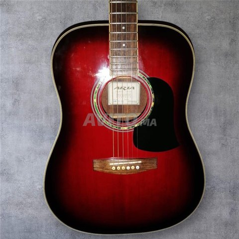 غيتار صوتي عتيق Aria