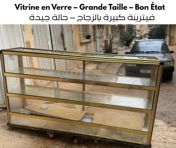 VITRINE EN VERRE