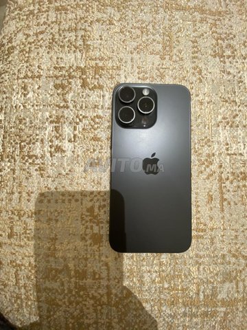 iPhone 15 pro max Black Titanium 1 terra