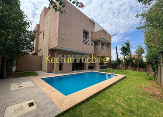 Jolie villa moderne avec piscine à vendre