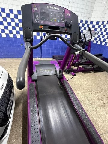 2 tapis roulants et marcheur